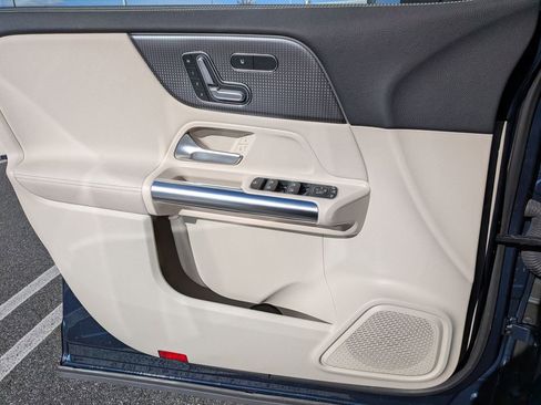 Used 2022 Mercedes-Benz GLA 250 4MATIC image 9