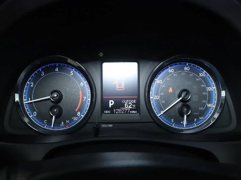 Used 2018 Toyota Corolla LE image 23