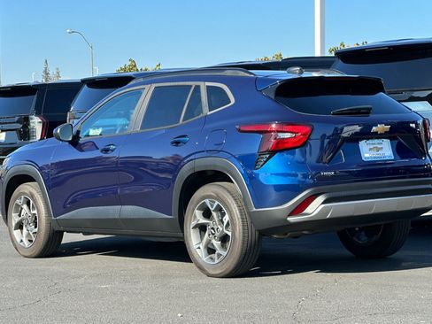 Used 2024 Chevrolet Trax LT image 7