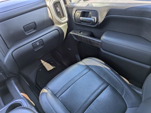 Certified 2022 GMC Sierra 2500 Denali w/ Denali Black Diamond Edition image 16