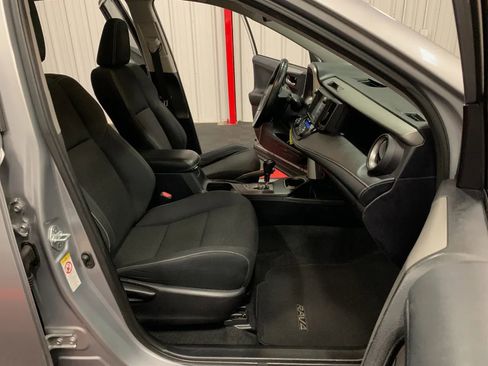 Used 2017 Toyota RAV4 XLE image 47