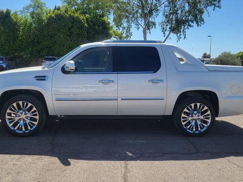 Used 2013 Cadillac Escalade EXT Premium AWD/4WD image 5