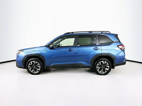 Used 2025 Subaru Forester Premium image 4