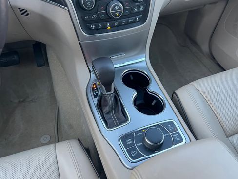 Used 2018 Jeep Grand Cherokee Overland image 14