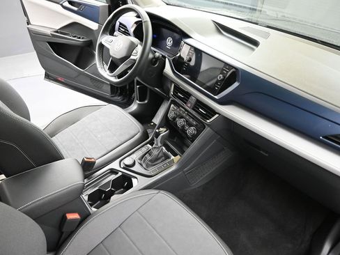 Certified 2024 Volkswagen Taos SE image 12