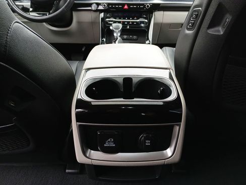 Used 2024 Kia Carnival SX Prestige image 22