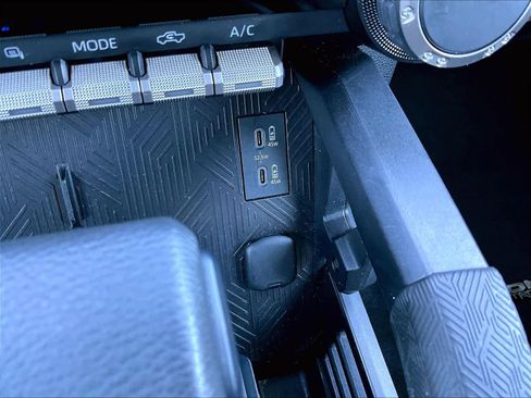 Used 2025 Toyota Tacoma TRD Off-Road image 27