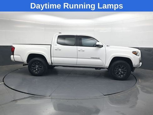 Used 2020 Toyota Tacoma SR5 w/ Technology Package AWD/4WD image 3