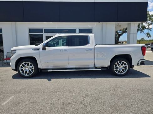 Used 2023 GMC Sierra 1500 Denali w/ Technology Package AWD/4WD image 4