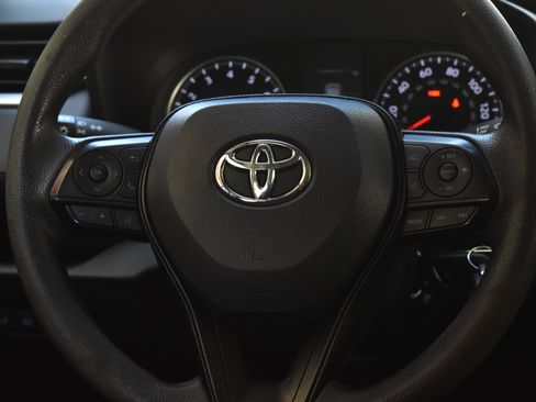 Used 2021 Toyota RAV4 LE AWD/4WD image 31