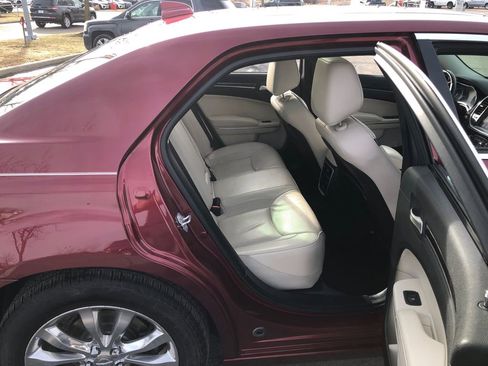 Used 2018 Chrysler 300 Limited w/ Safetytec Plus Group image 25