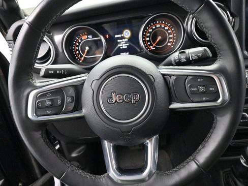 Used 2022 Jeep Wrangler Unlimited Sahara image 15