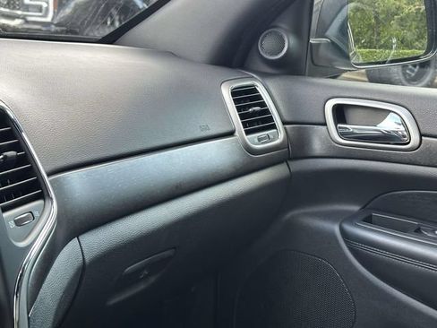 Used 2017 Jeep Grand Cherokee Altitude AWD/4WD image 31