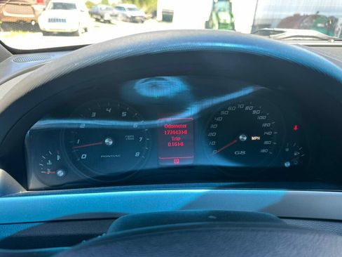 Used 2009 Pontiac G8 GT w/ Premium Package RWD image 9