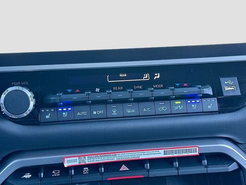 Used 2025 Toyota Sequoia Platinum image 16