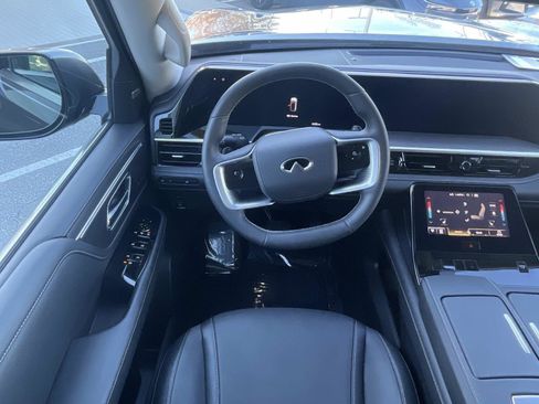 Certified 2025 INFINITI QX80 Pure image 13