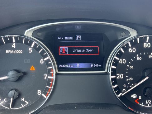 Used 2020 Nissan Pathfinder SV image 12