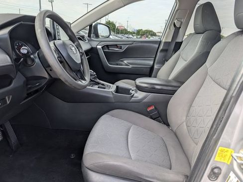 Used 2022 Toyota RAV4 XLE AWD/4WD image 25