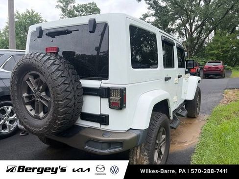 Used 2017 Jeep Wrangler Unlimited Sahara AWD/4WD image 9
