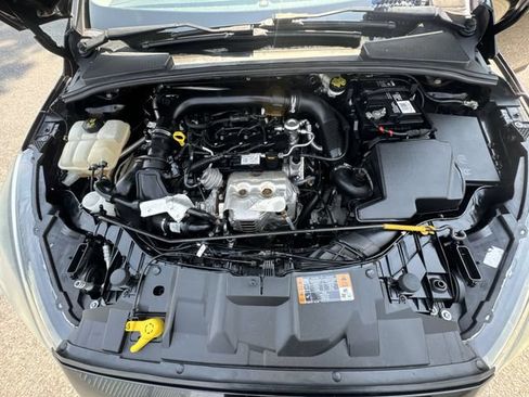 Used 2016 Ford Focus SE FWD image 28