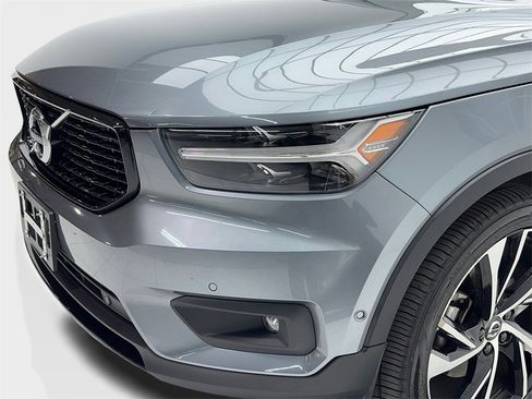 Used 2019 Volvo XC40 T5 R-Design image 5