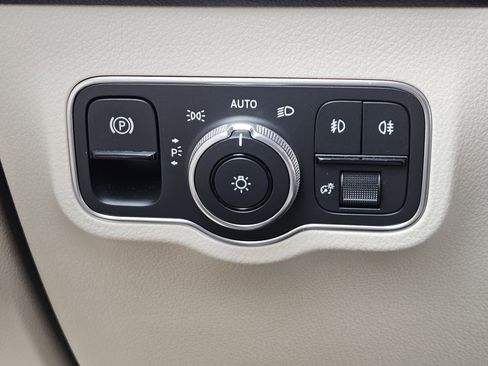 Certified 2025 Mercedes-Benz GLB 250 image 22