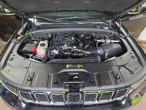 Used 2023 Jeep Grand Cherokee L Limited AWD/4WD image 32