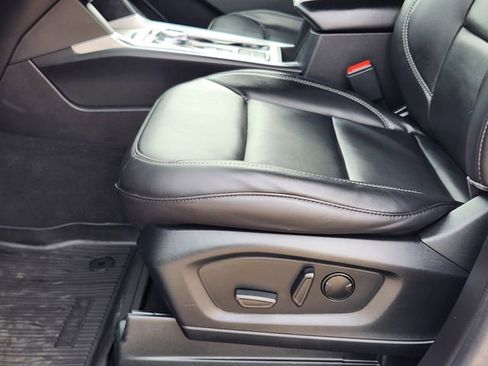 Used 2023 Ford Explorer XLT w/ Equipment Group 202A image 23