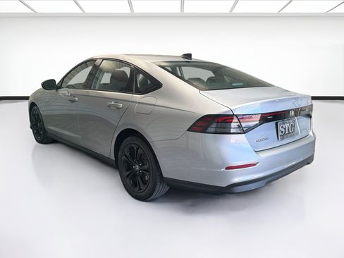 Used 2025 Honda Accord SE image 6