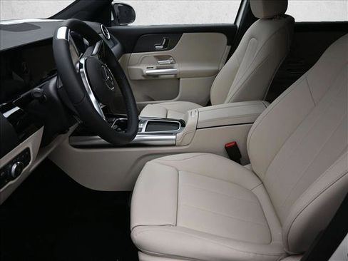 Certified 2025 Mercedes-Benz GLA 250 4MATIC image 8