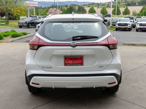 Used 2023 Nissan Kicks SV FWD image 6