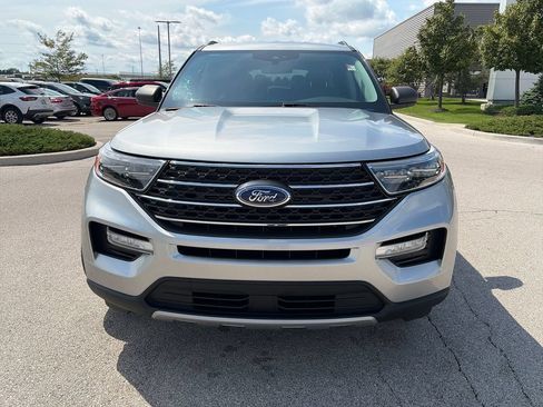 Used 2024 Ford Explorer XLT w/ Equipment Group 202A AWD/4WD image 2