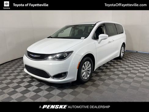Used 2018 Chrysler Pacifica Touring Plus image 1