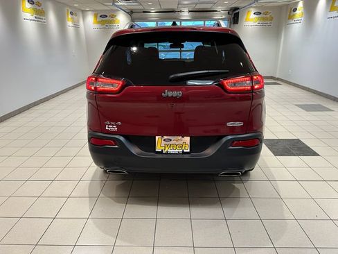 Used 2017 Jeep Cherokee Latitude w/ Cold Weather Group AWD/4WD image 18