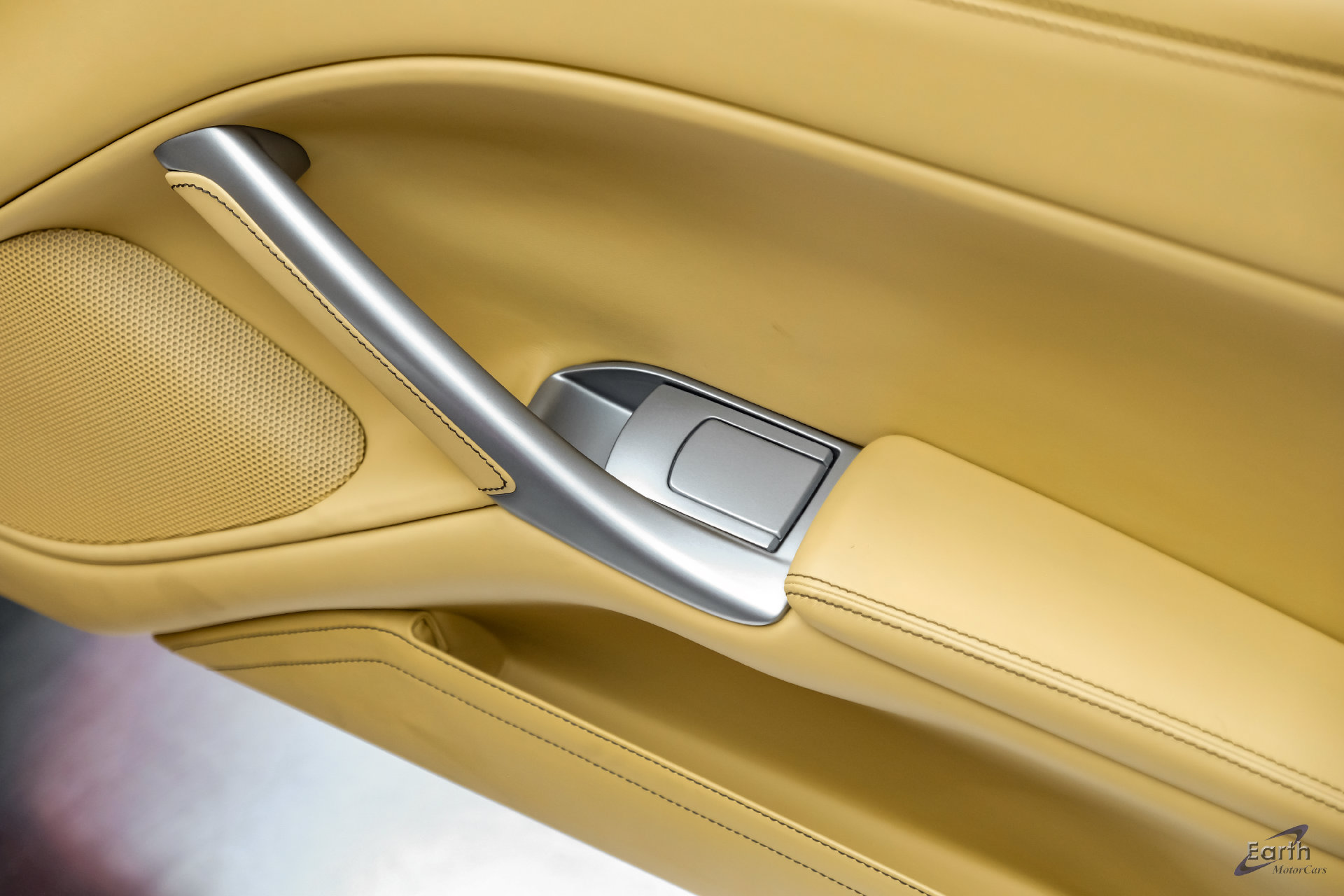 Used 2015 Ferrari F12 Berlinetta RWD image 99