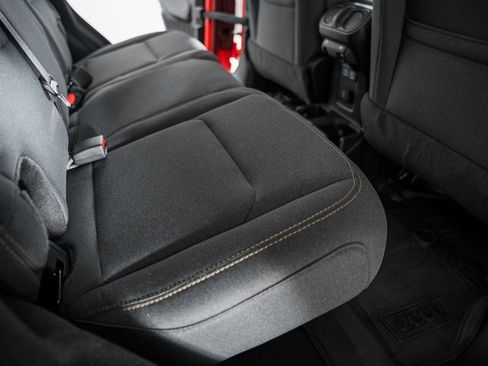 Used 2024 Jeep Wrangler Sahara image 38