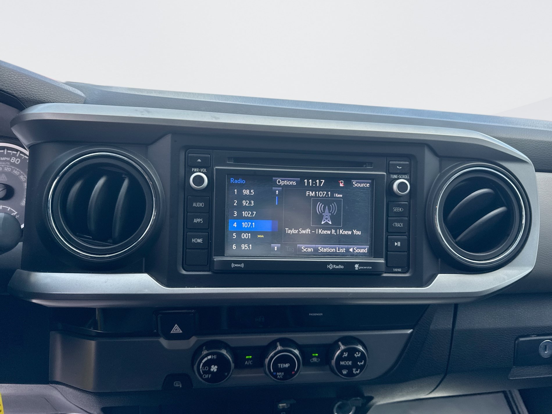 Used 2016 Toyota Tacoma SR5 RWD image 18