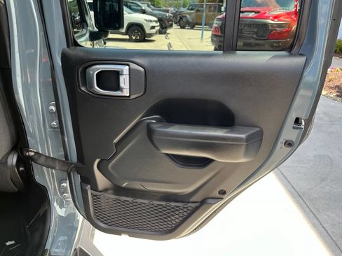 Used 2025 Jeep Gladiator Mojave AWD/4WD image 24