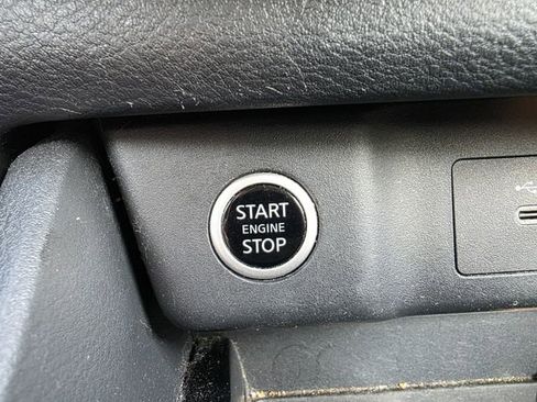 Used 2021 Nissan Rogue SV image 23