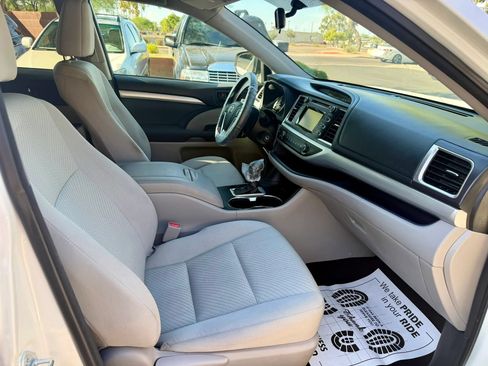 Used 2015 Toyota Highlander LE FWD image 10
