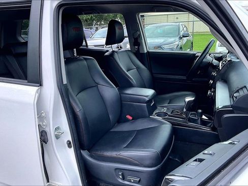 Used 2020 Toyota 4Runner TRD Off-Road Premium AWD/4WD image 9