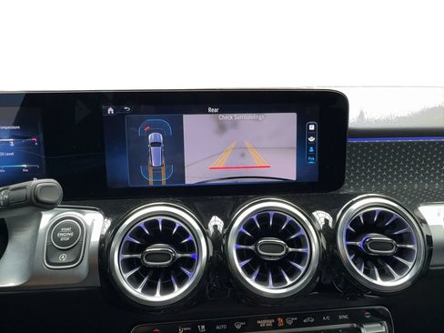 Used 2025 Mercedes-Benz GLB 250 4MATIC image 48