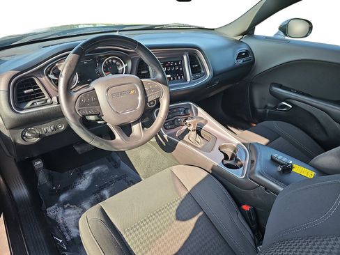 Used 2019 Dodge Challenger SXT RWD image 10