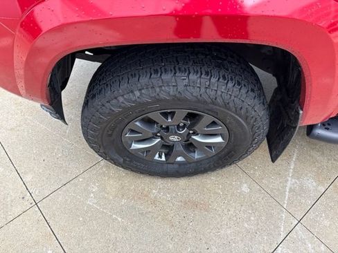 Used 2023 Toyota Tacoma SR5 AWD/4WD image 12