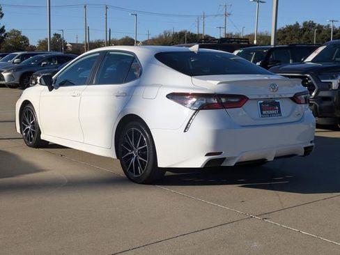 Used 2024 Toyota Camry SE image 8