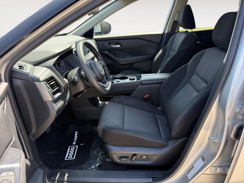 Used 2024 Nissan Rogue SV AWD/4WD image 10