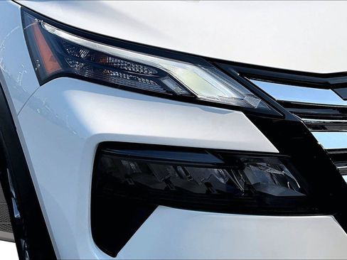 Used 2025 Nissan Rogue S AWD/4WD image 32