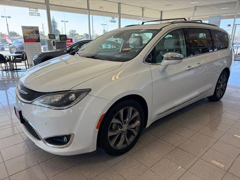 Used 2018 Chrysler Pacifica Limited w/ Tire & Wheel Group image 6
