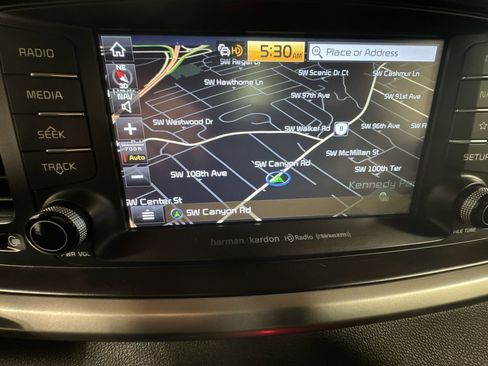 Used 2019 Kia Sorento SX image 28