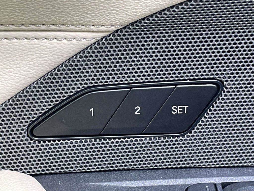 Used 2025 BMW i4 xDrive40i w/ Premium Package AWD/4WD image 30